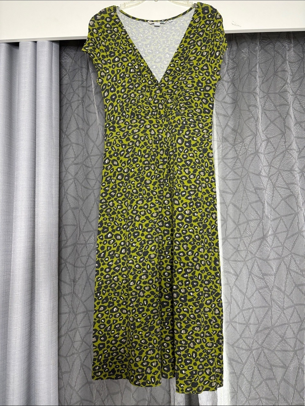 Women’s Boden Olive Green Leopard-Print V-Neck Midi Dress Size 4